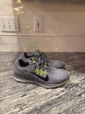 Mens Nike Air Shoes Zoom Winflo 5 AA7406-011 Size 10.5
